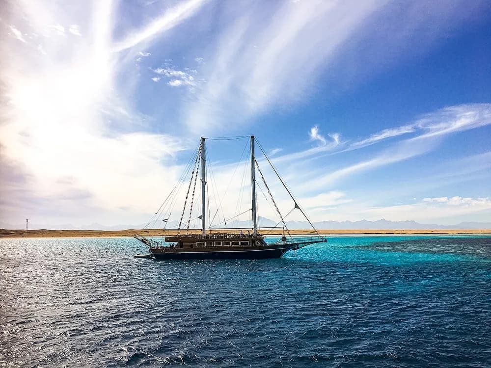 Paradise Island — Snorkeling, Beach & Folklore Show