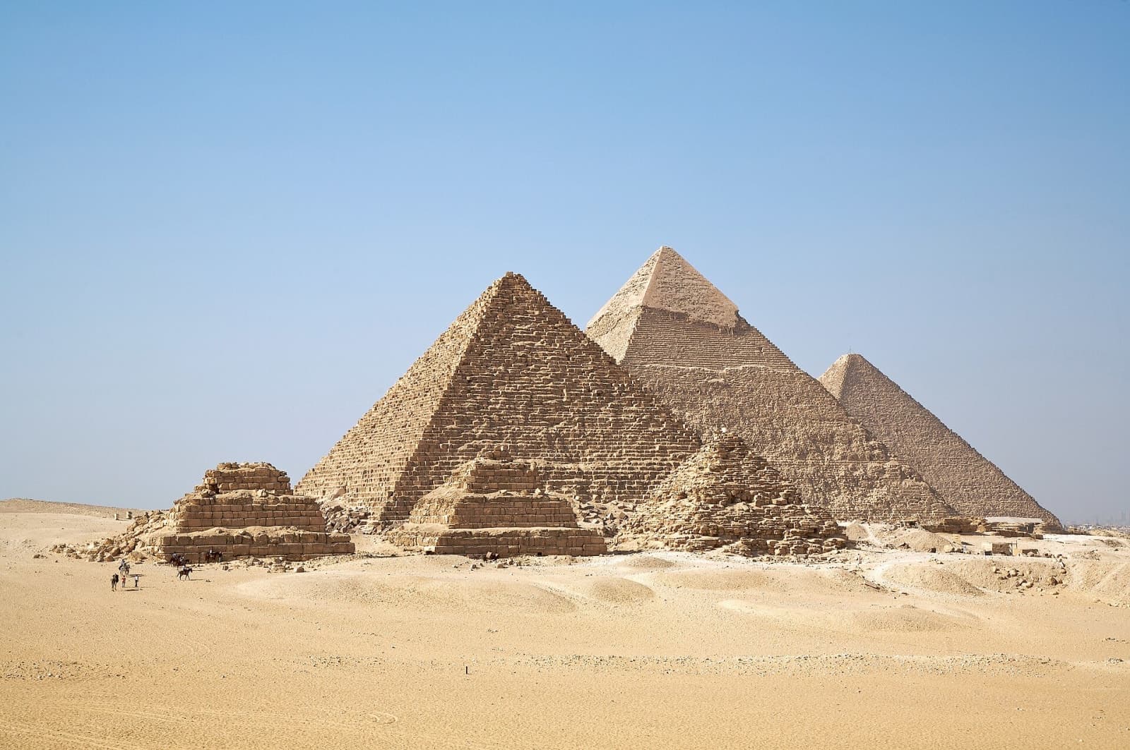 Cairo by Plane for Late Risers — Pyramids, GEM & Nile Lunch