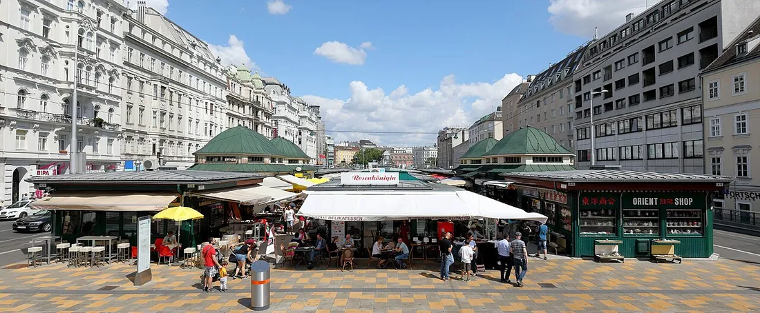 Vienna coffee and market walk